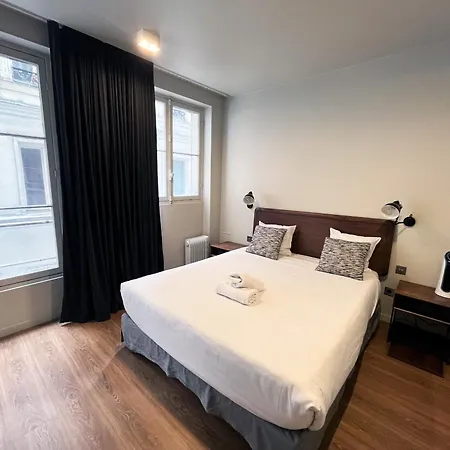 Urban Flat 78 - 3 Bedroom Republique