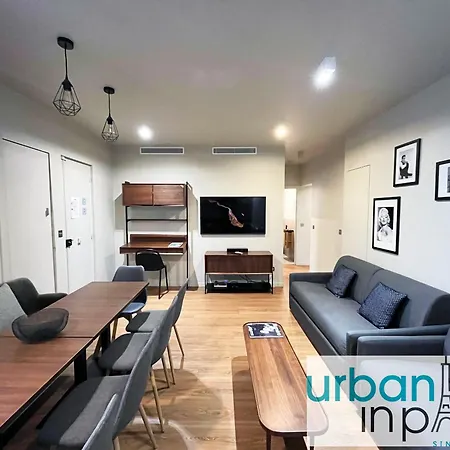 Urban Flat 78 - 3 Bedroom Republique *