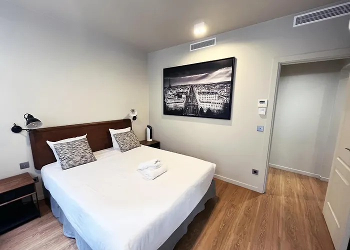 Urban Flat 78 - 3 Bedroom Republique Daire *