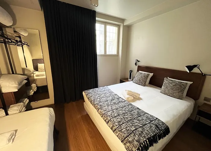 Urban Flat 78 - 3 Bedroom Republique