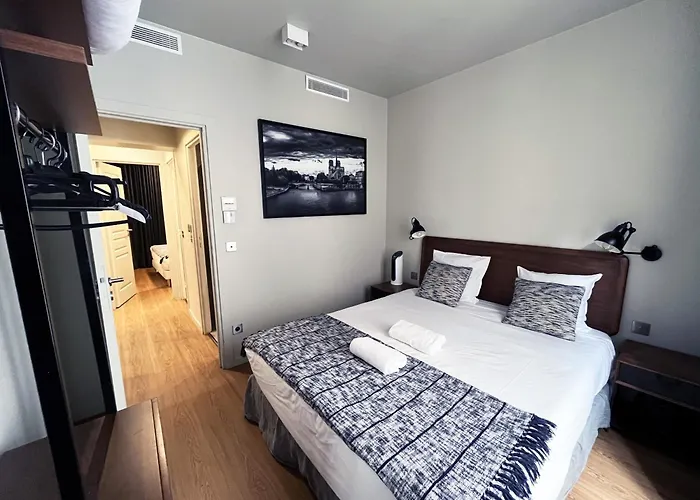 Urban Flat 78 - 3 Bedroom Republique Daire Paris
