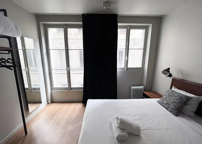 Urban Flat 78 - 3 Bedroom Republique *