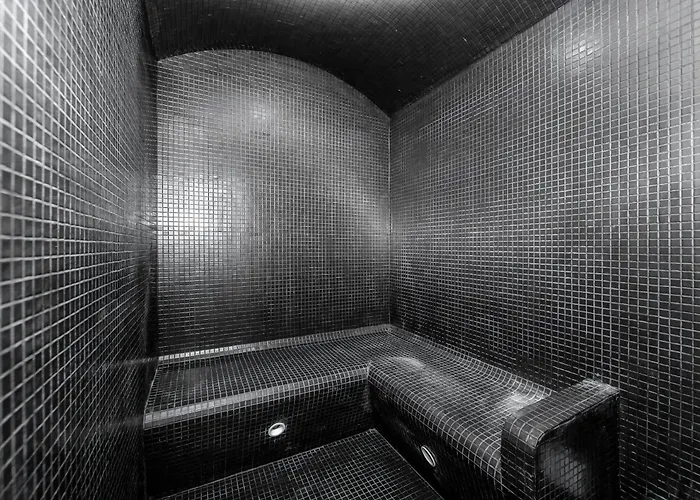Urban Flat 78 - 3 Bedroom Republique